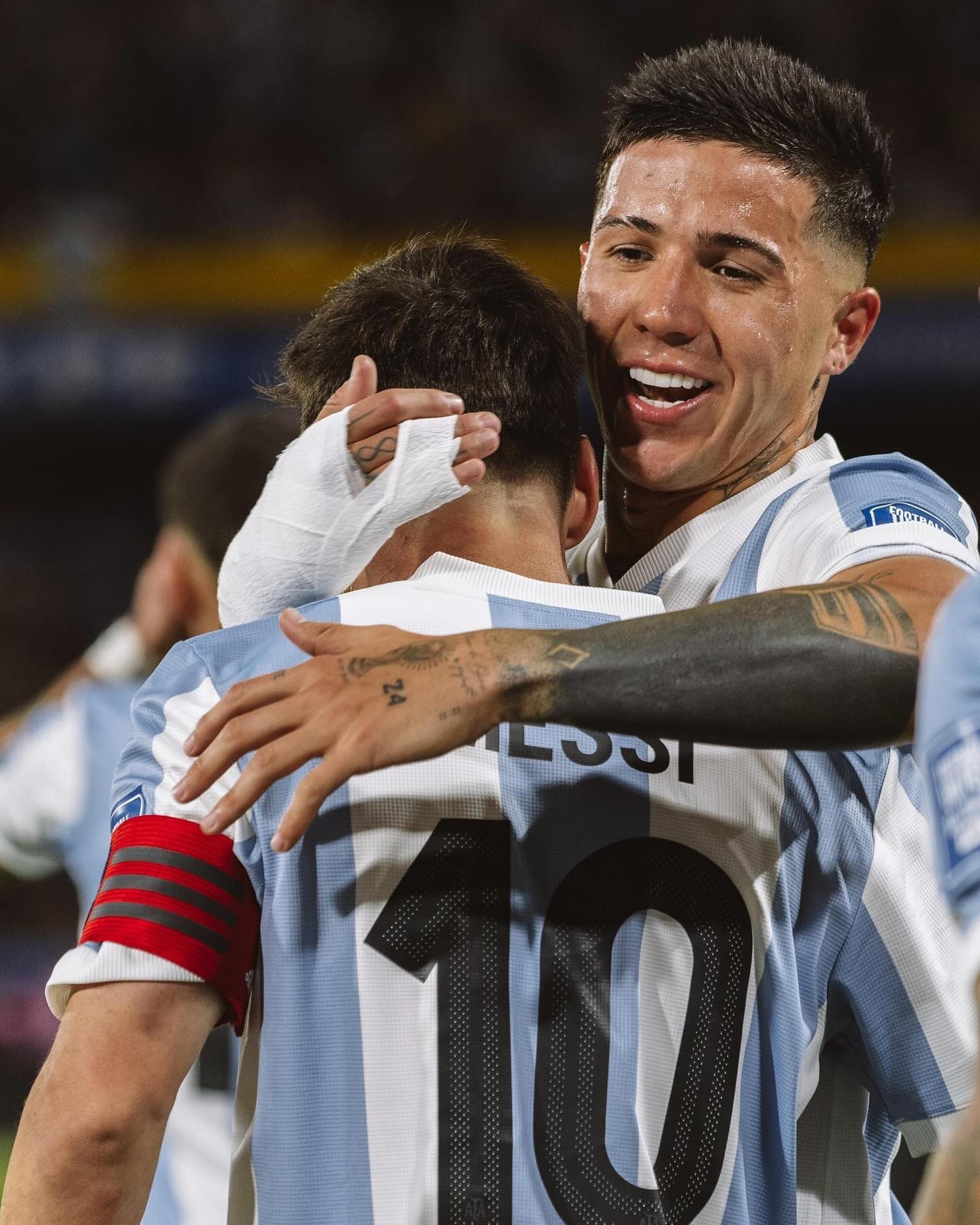 官方认证高级货！FIFA发布恩佐海报世界杯+世俱杯唯一的简单介绍