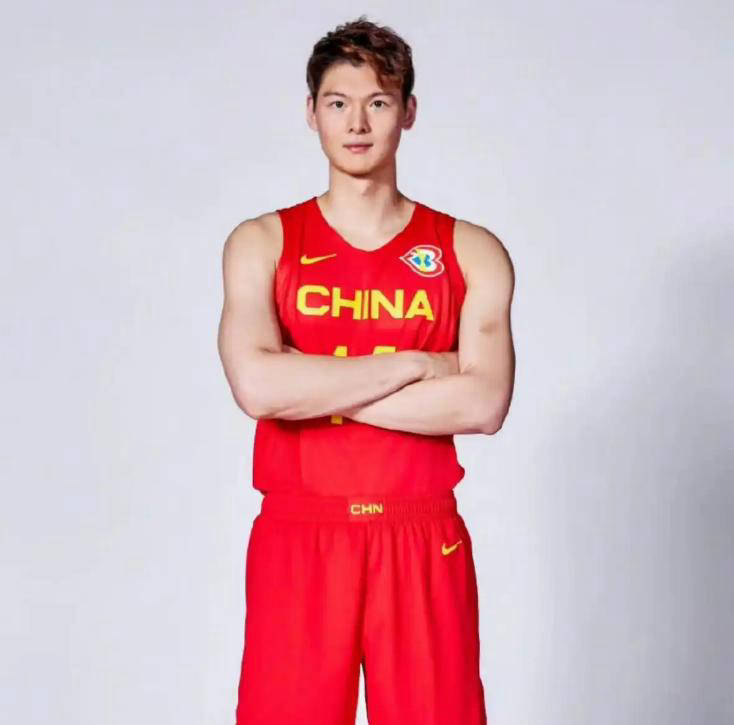 开云体育官网-包含曝王哲林三年顶薪续约上海上赛季场均14.8分8篮板的词条