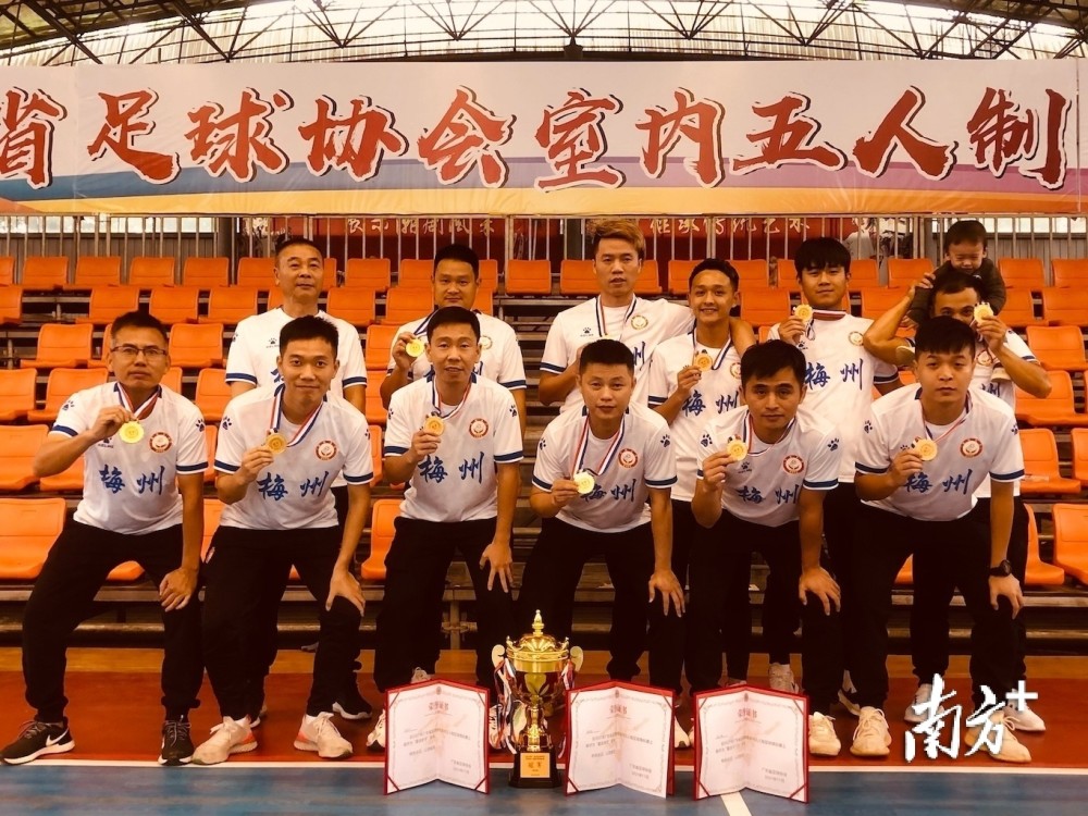 足球职业联赛最终冠军产生，喜讯传来